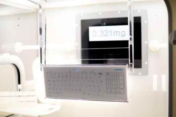 Keyboard with screen installed in the system